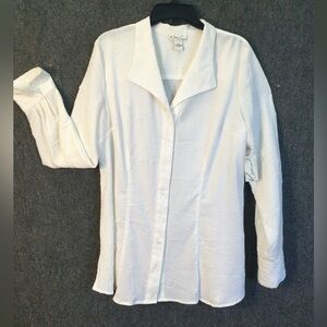 KIM ROGERS  NWT. Creme textured poly button up BLOUSE.  Long sleeve, side slit.